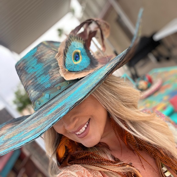 Large rimmed hand painted hat by Rakeljay - Picture 5 of 5